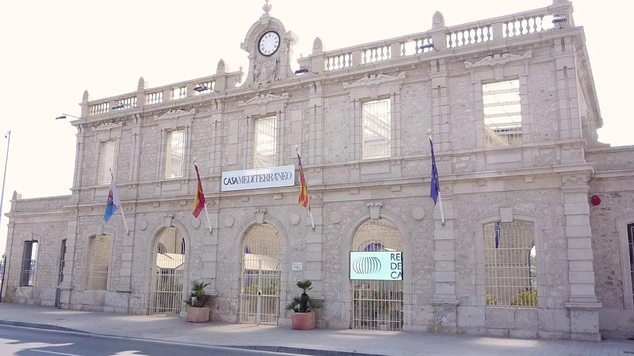 Presentación del libro «Paseando por los callejones del Tánger Internacional», de Yhtimad Bouziane y Juan Ramón Roca. Con la Legación Americana de Tánger